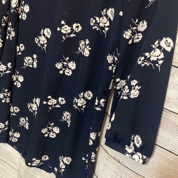 Small | navy blue shift style dress with white floral design - Picture 2 of 7